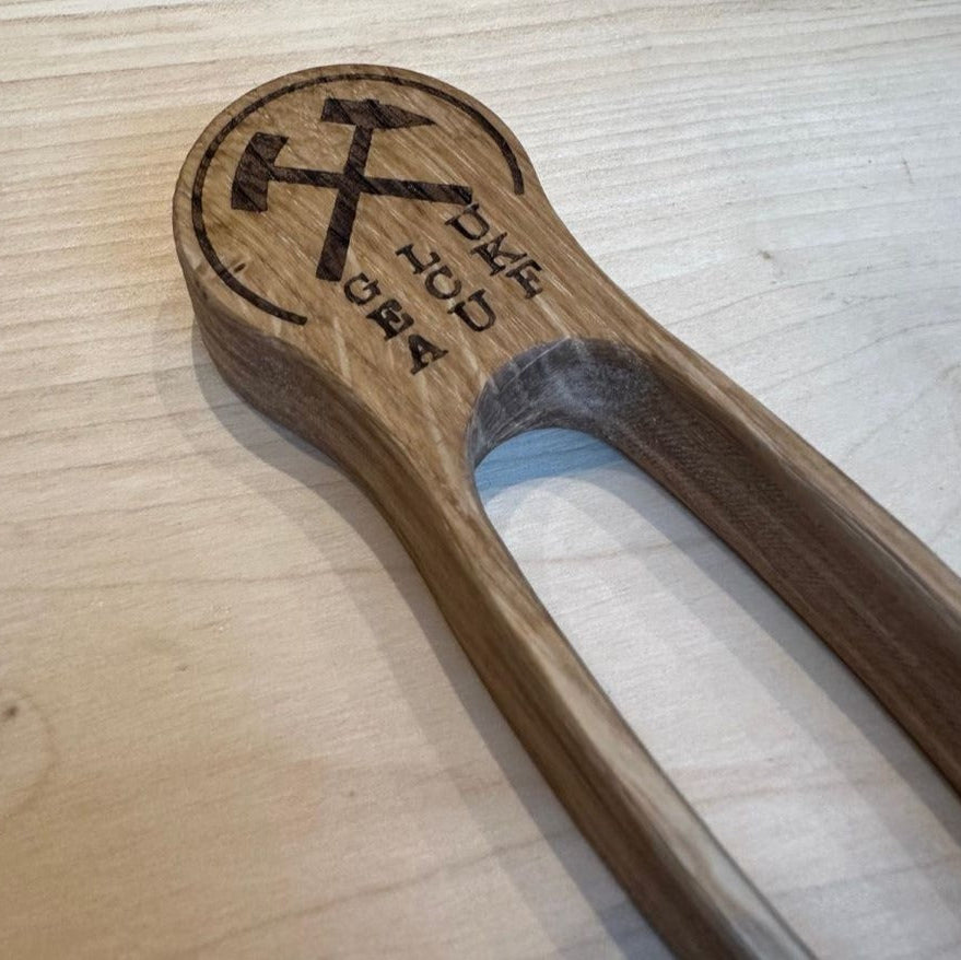 Grillzange Holz mit Eisen und Schlägel