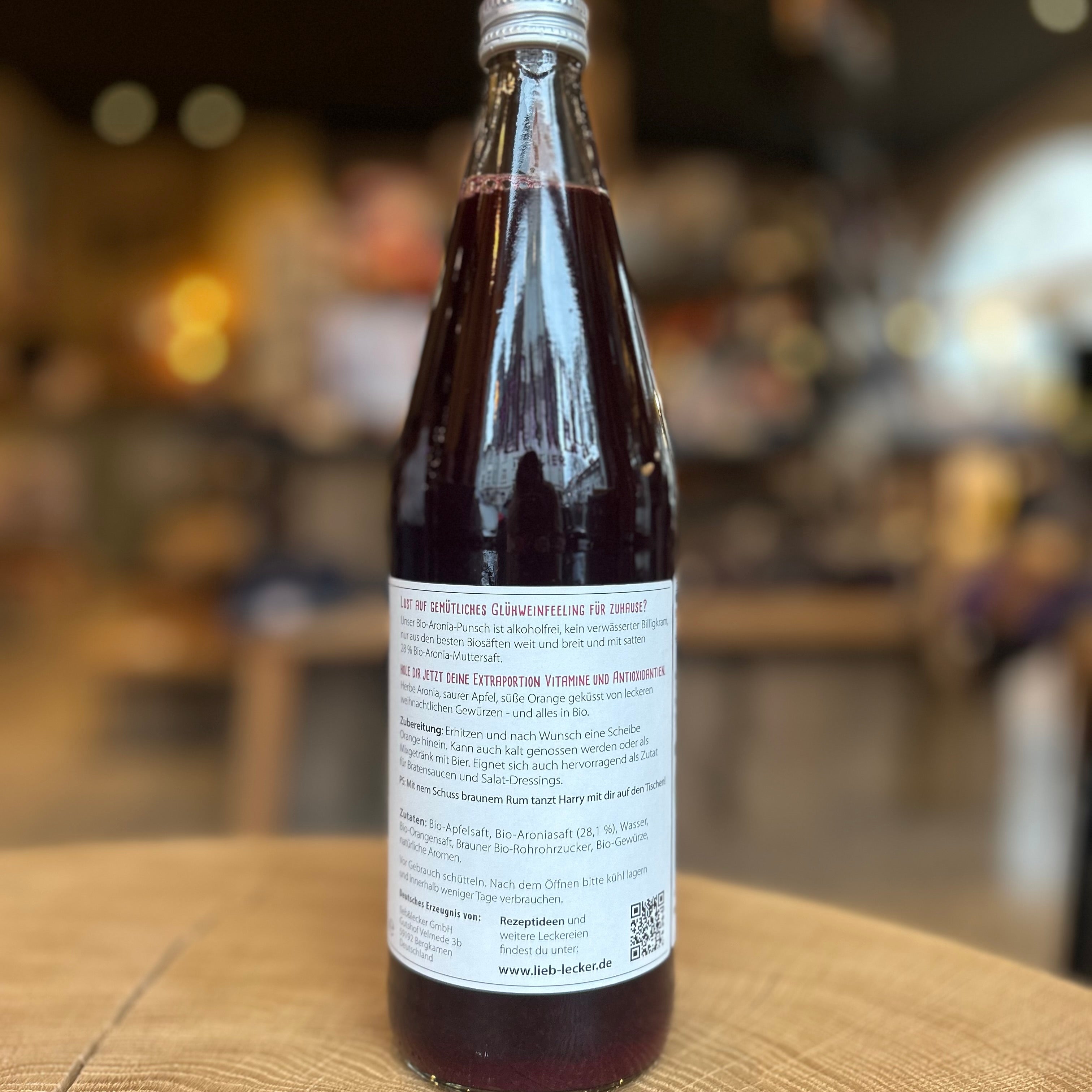 Große 0,75-l-Flasche „Heißer Harry“ Bio-Aronia-Punsch von Lieb & Lecker. Alkoholfreie Glühwein-Alternative mit Aronia, perfekt für die Winterzeit und die ganze Familie.