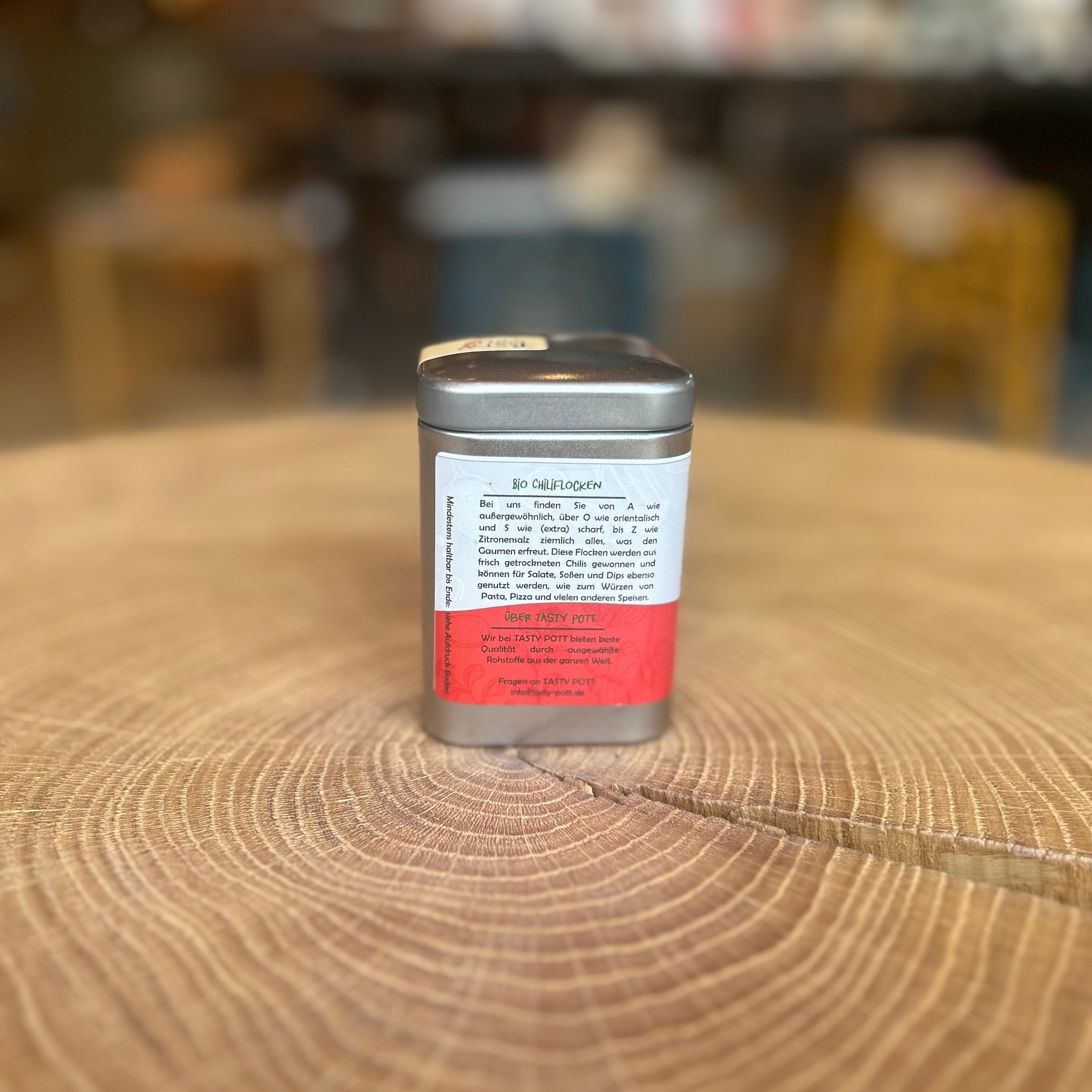 Tasty Pott Bio Chili-Flocken in Gewürzdose – scharfe Bio Chiliflocken zum Würzen von Pasta, Pizza und herzhaften Gerichten von Tasty Pott aus Essen.