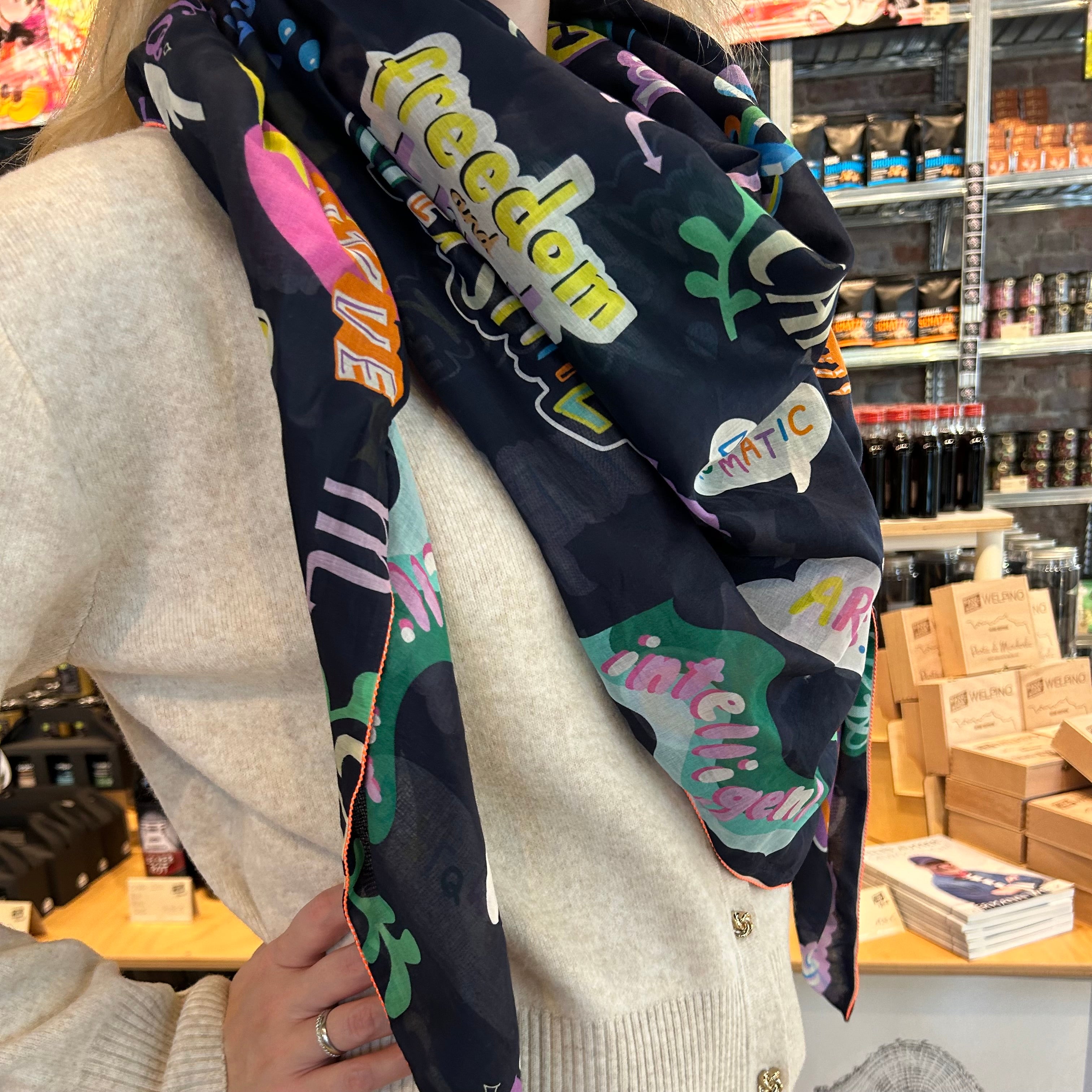 Bunte Damen-Tücher von Vavite in verschiedenen Designs und Farben – leichte, modische Accessoires aus hochwertigem Stoff, ideal als Halstuch, Schal oder modisches Highlight für jedes Outfit. Perfekt für Frühling, Sommer, Herbst und Winter.