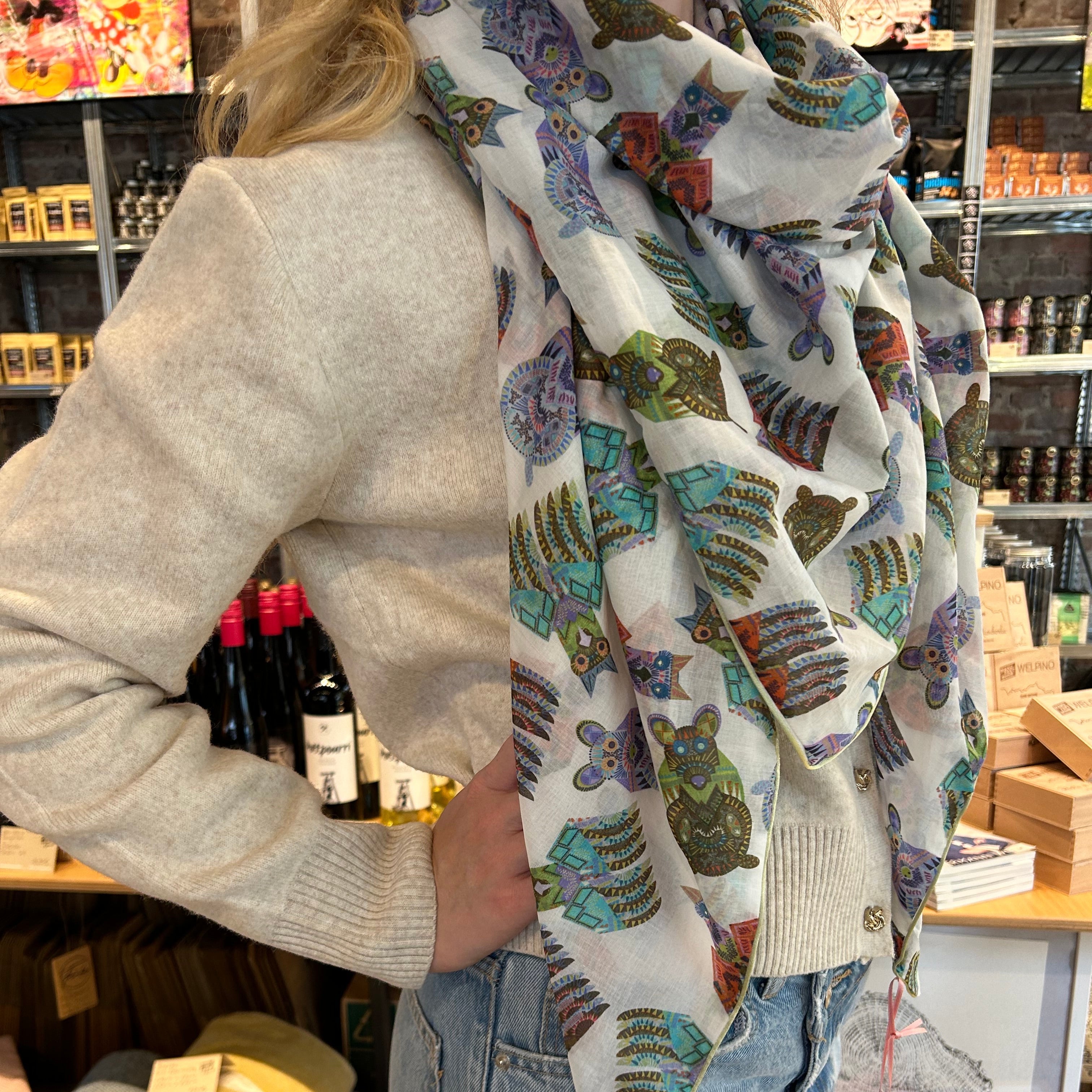 Bunte Damen-Tücher von Vavite in verschiedenen Designs und Farben – leichte, modische Accessoires aus hochwertigem Stoff, ideal als Halstuch, Schal oder modisches Highlight für jedes Outfit. Perfekt für Frühling, Sommer, Herbst und Winter.