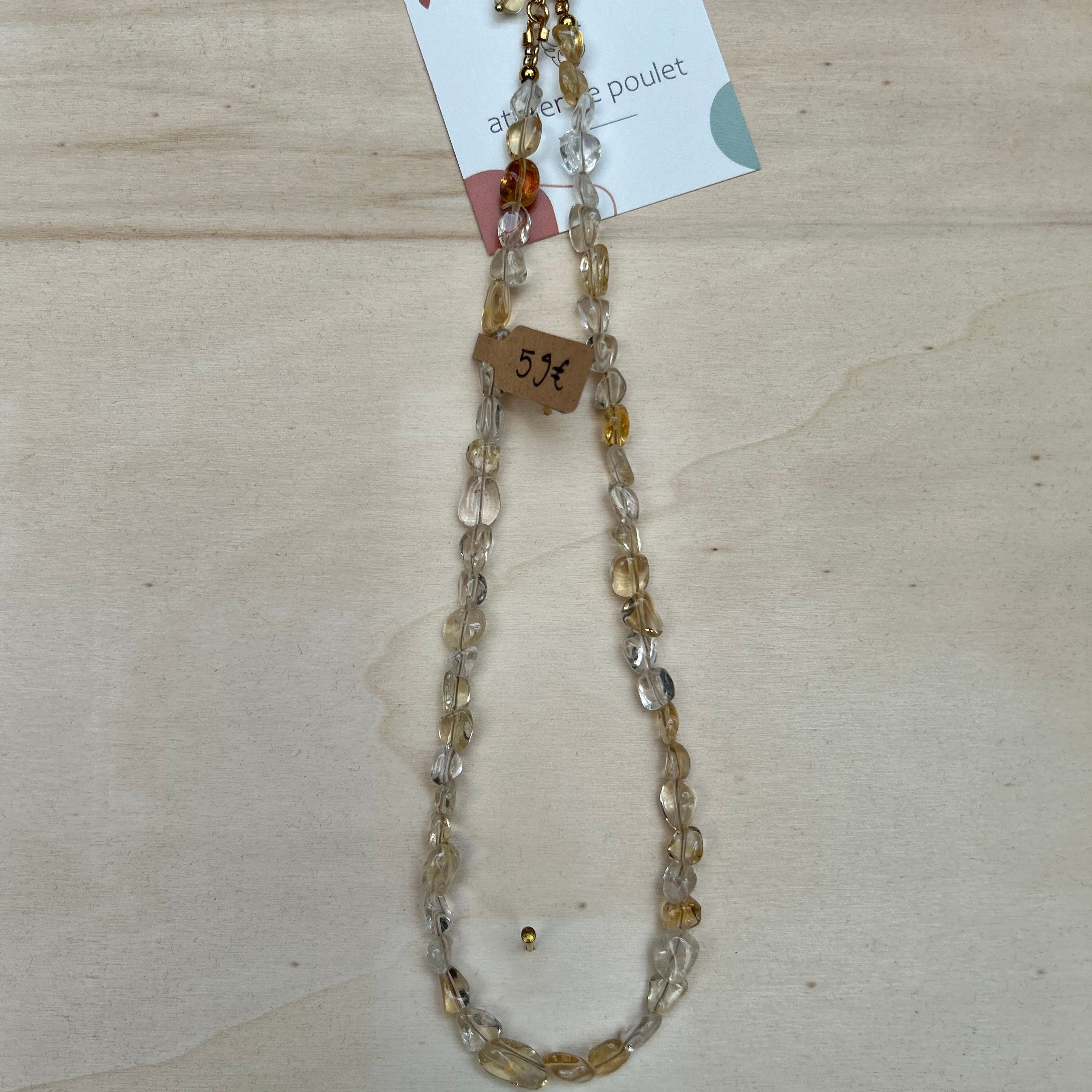 Handgemachte Perlenkette von atelier de poulet – lange Ketten mit großen Naturperlen und Edelsteinen in zarten Farben, stilvoller Modeschmuck für Damen, ideal als Geschenk oder Accessoire.