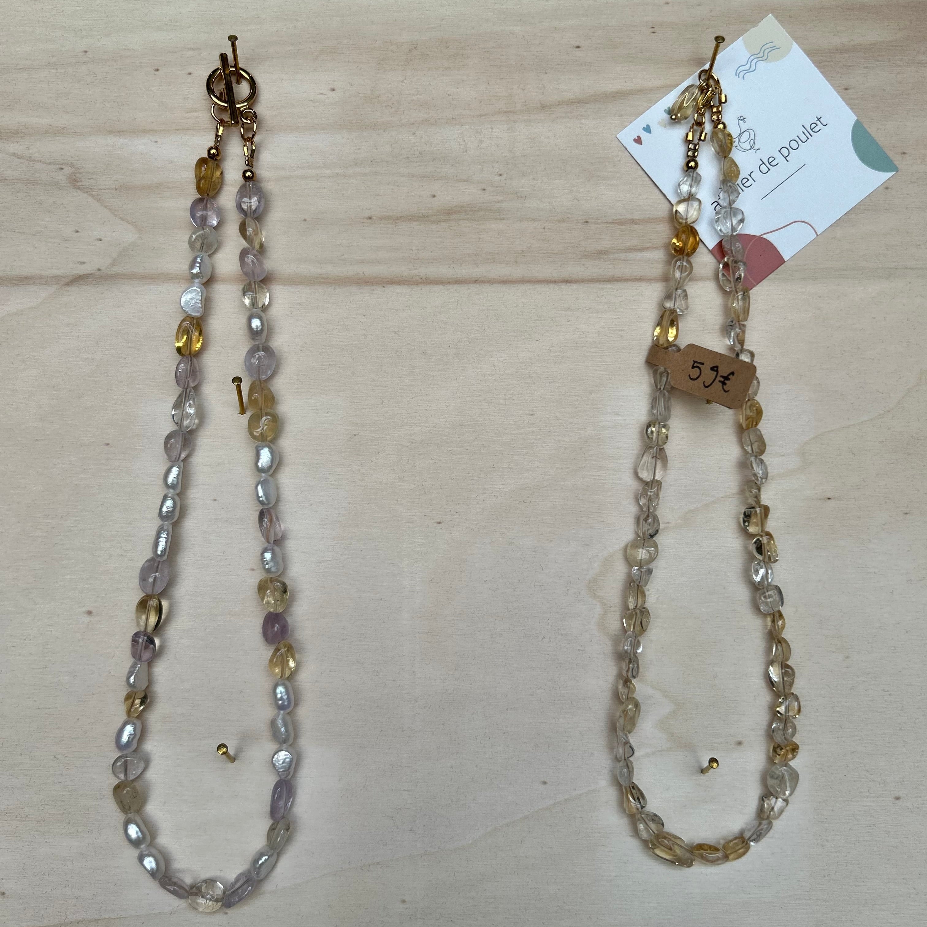 Handgemachte Perlenketten von atelier de poulet – lange Ketten mit großen Naturperlen und Edelsteinen in zarten Farben, stilvoller Modeschmuck für Damen, ideal als Geschenk oder Accessoire.