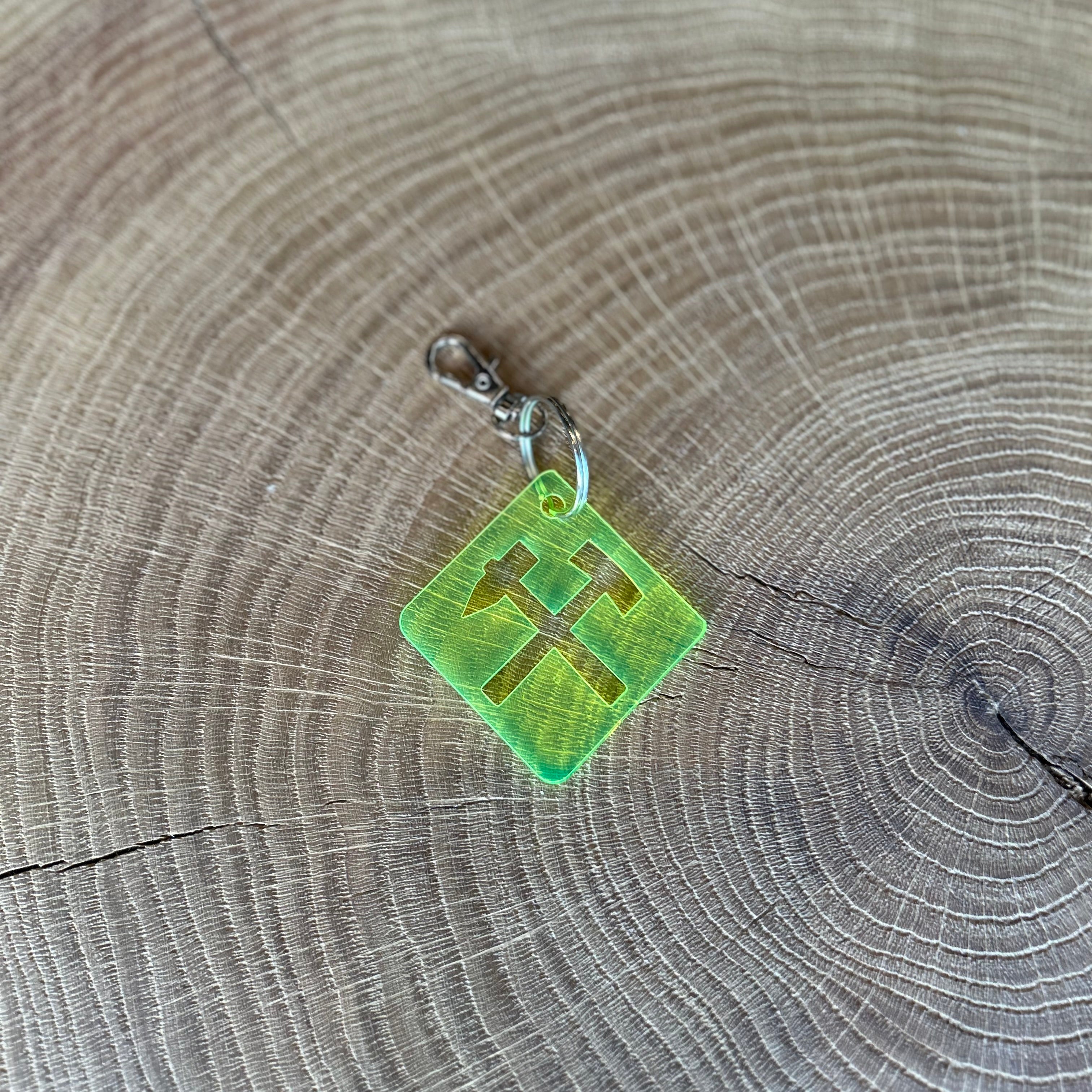 Schlüsselanhänger in Neon Gelb mit Hammer und Schlägel