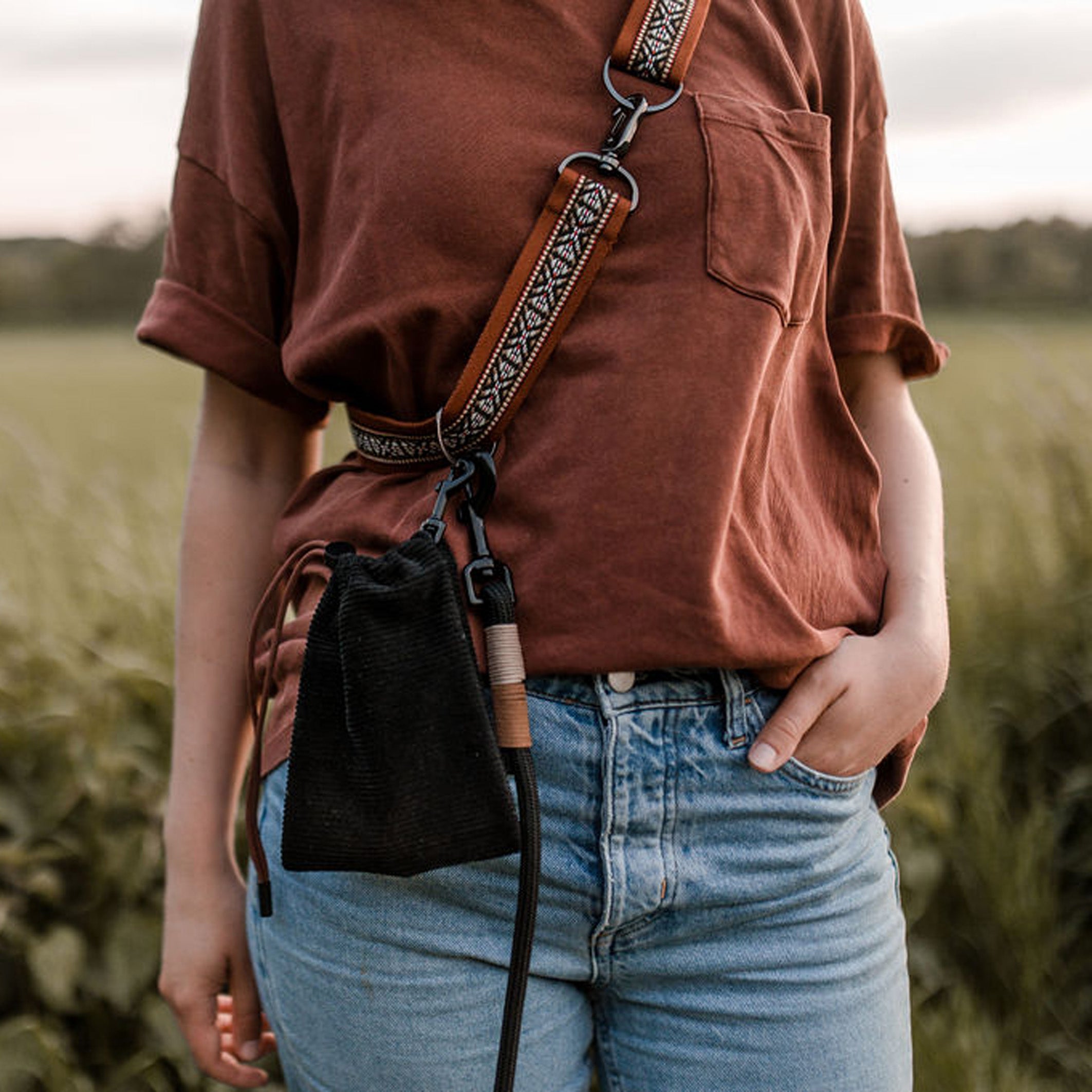 lotta-hundeleinen-gassigurt-hundeleine-halsband-hundezubehör_rustbrown_szenisch_(5)