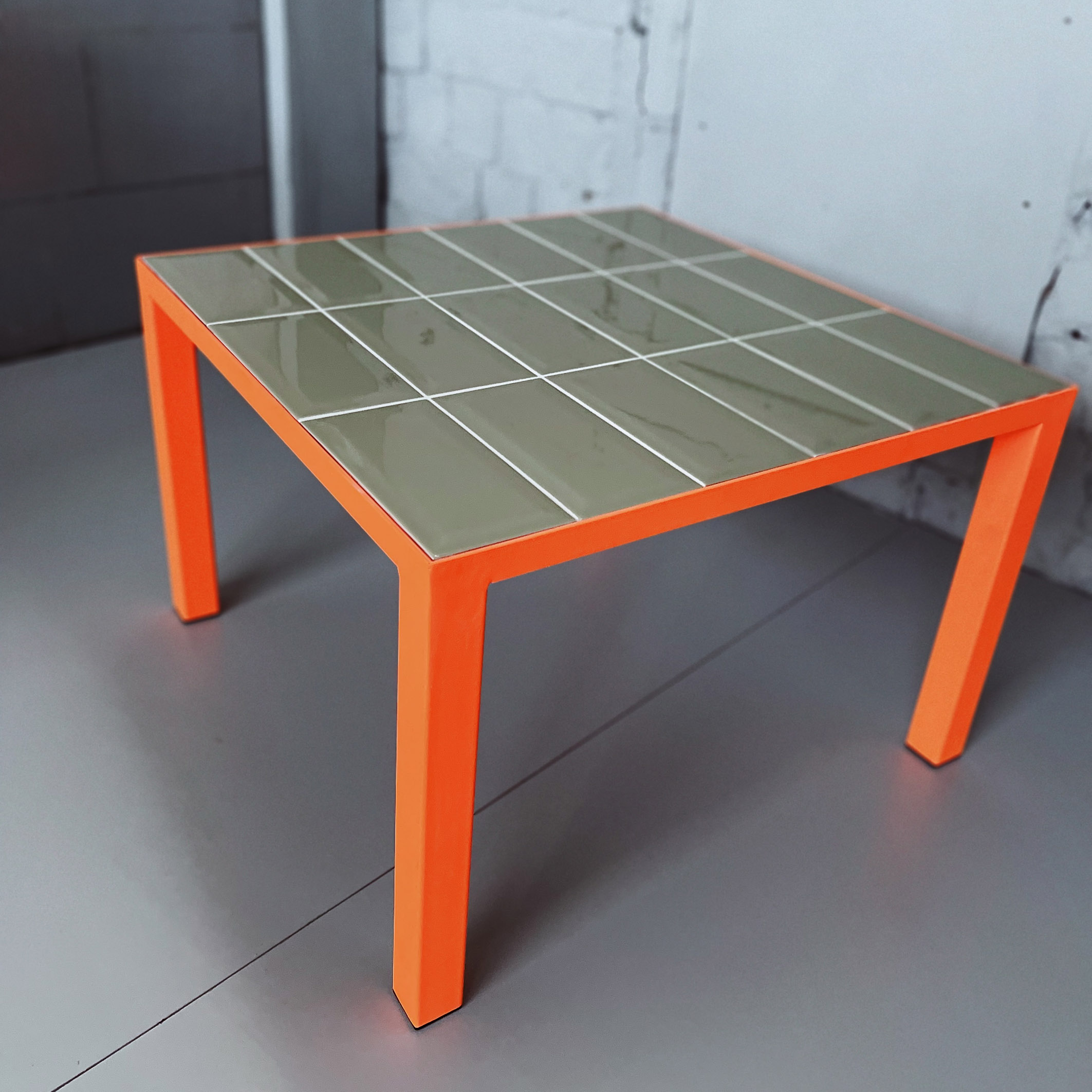 Fliesentisch_orange_1_Shop